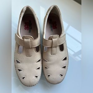 SAS Roamer beige, leather shoes, size 9 M. EUC